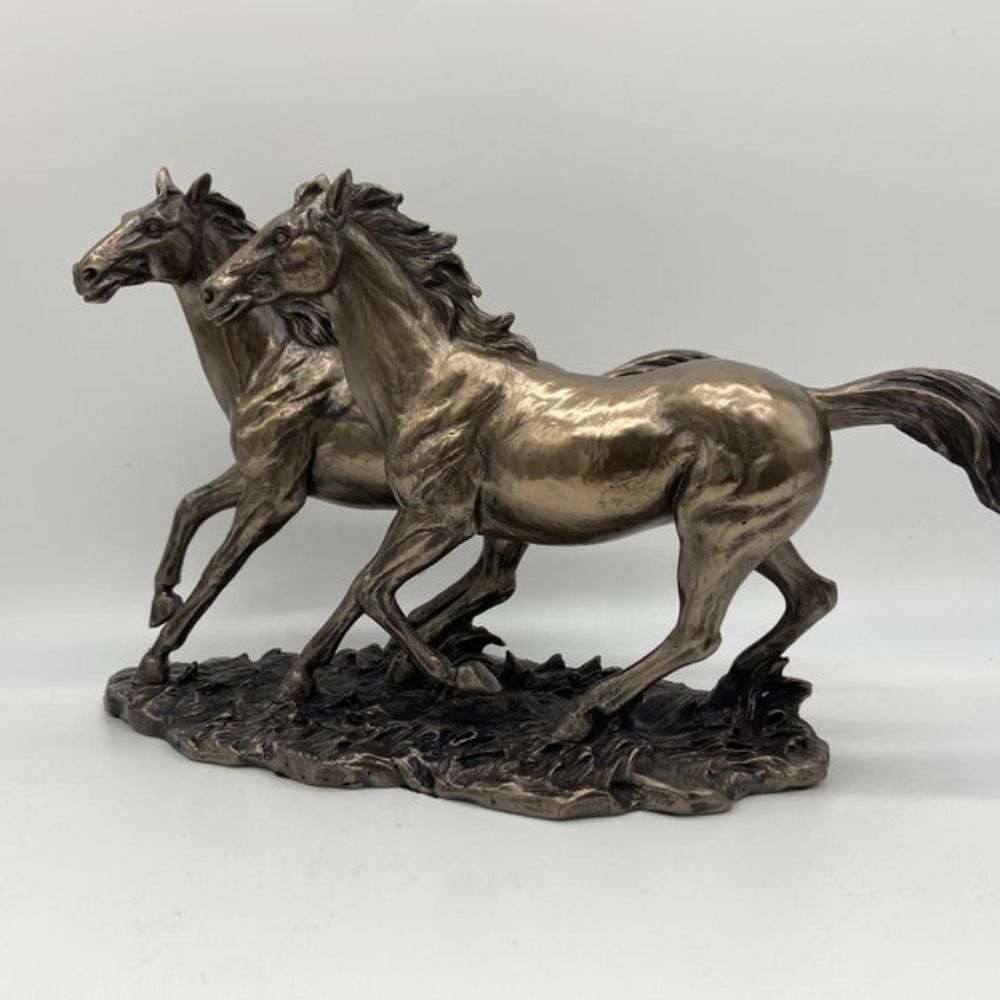 Running Horse Figurine - Elegant Statue for Horse Enthusiasts