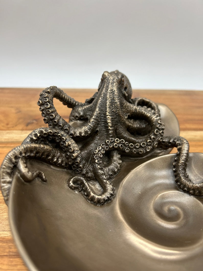 Octopus On Spiral Shaped Tray Gift